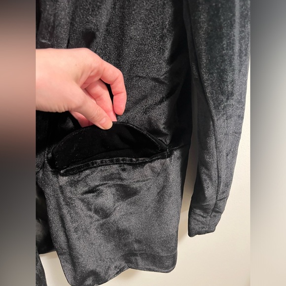 Another story black velvet blazer. Size medium - Picture 3 of 4